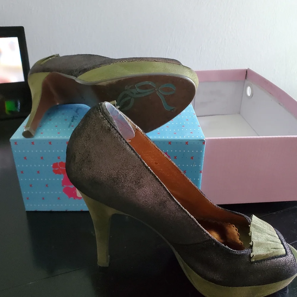 Peep Toe Pumps - Picture 6 of 8